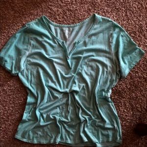 Teal V-neckT-shirt.